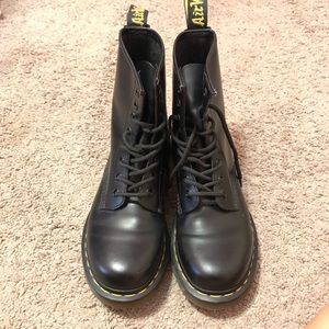Dr. Martens Matte Black